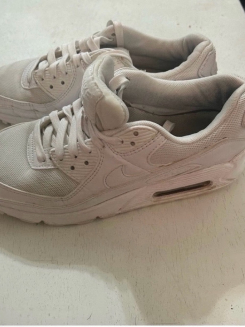 Nike Women's Size 8 White Low-Top Air Max Sneakers